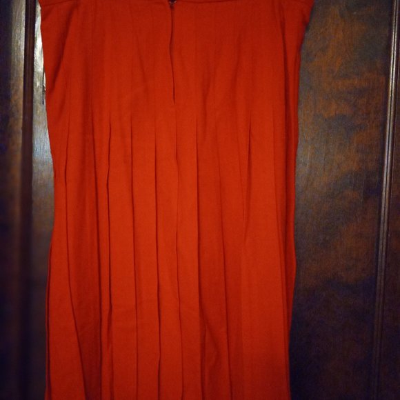 CHURCH FLOW!! 2-piece dark red pleated skirt suit with beautiful gold buttons - Picture 7 of 16